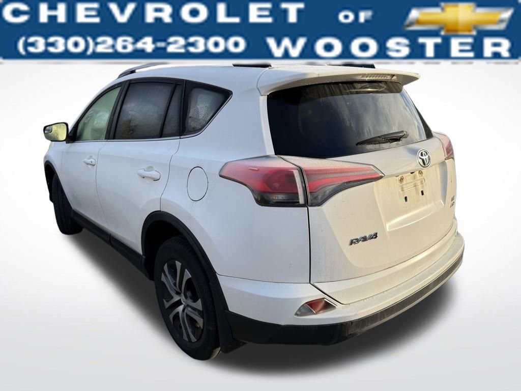 2018 Toyota RAV4 LE photo 3