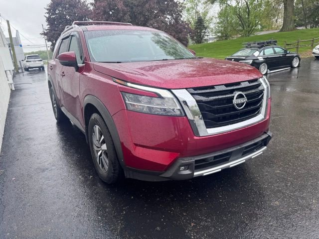 2023 Nissan Pathfinder SL photo 3