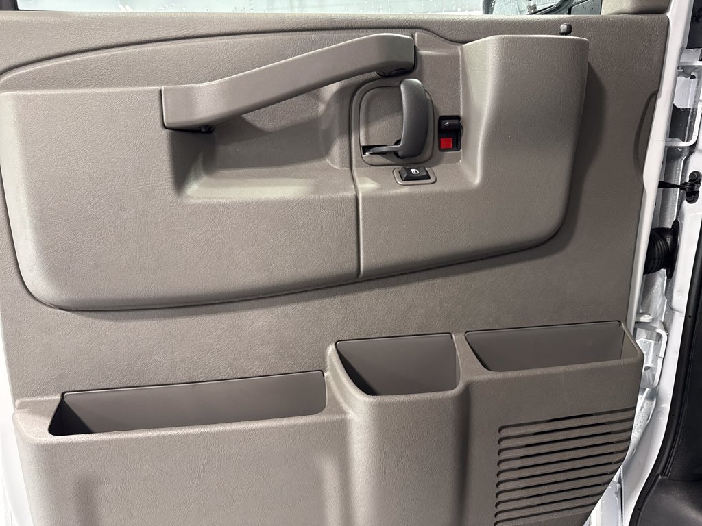 2025 Chevrolet Express Cargo Work Van - Photo 21