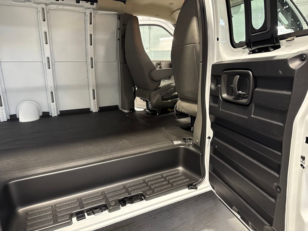 2025 Chevrolet Express Cargo Work Van - Photo 27