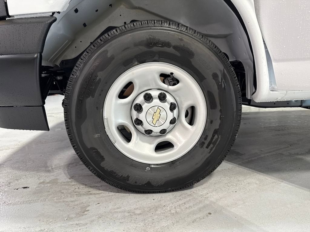 2025 Chevrolet Express Cargo Work Van - Photo 30