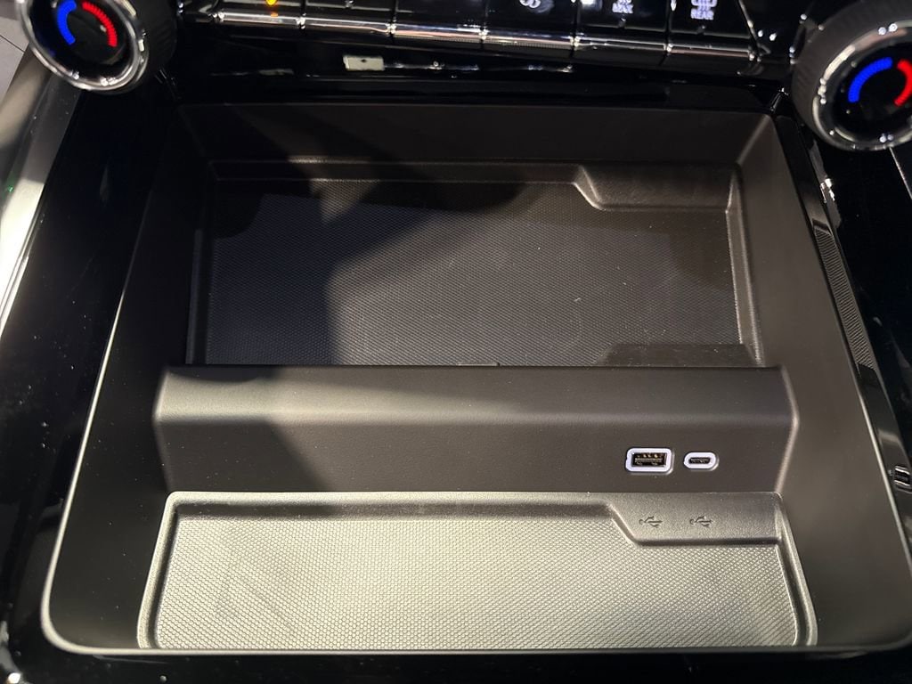 2026 Chevrolet Suburban LS - Photo 18
