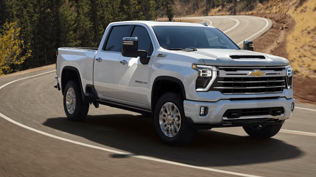 2025%20Silverado%202500%20HD%20Engine%20Comparison-%206.6L%20Gas%20v.%20Duramax%20Diesel%20post.png