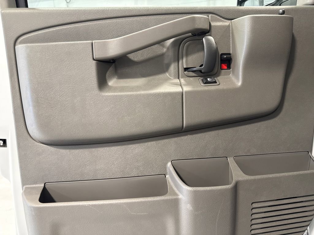 2025 Chevrolet Express Cargo Work Van - Photo 28