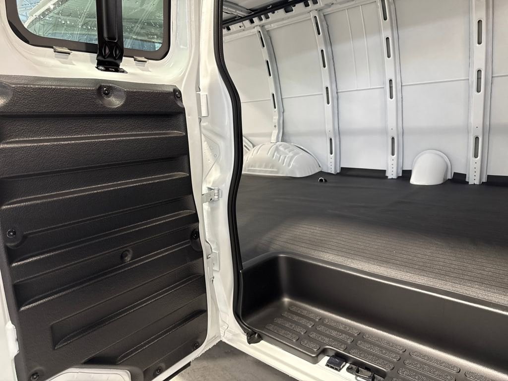 2025 Chevrolet Express Cargo Work Van - Photo 28