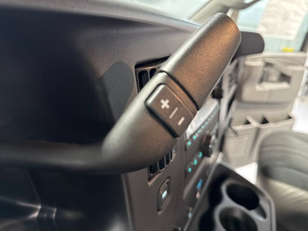 2025 Chevrolet Express Cargo Work Van - Photo 10