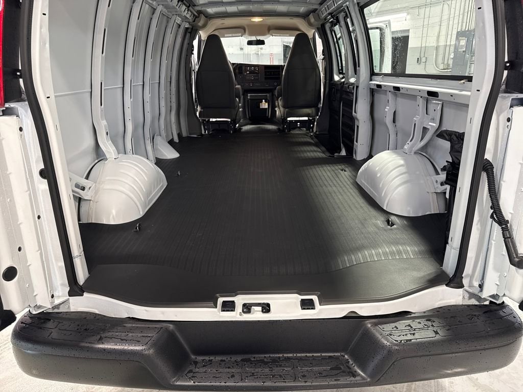 2025 Chevrolet Express Cargo Work Van - Photo 29
