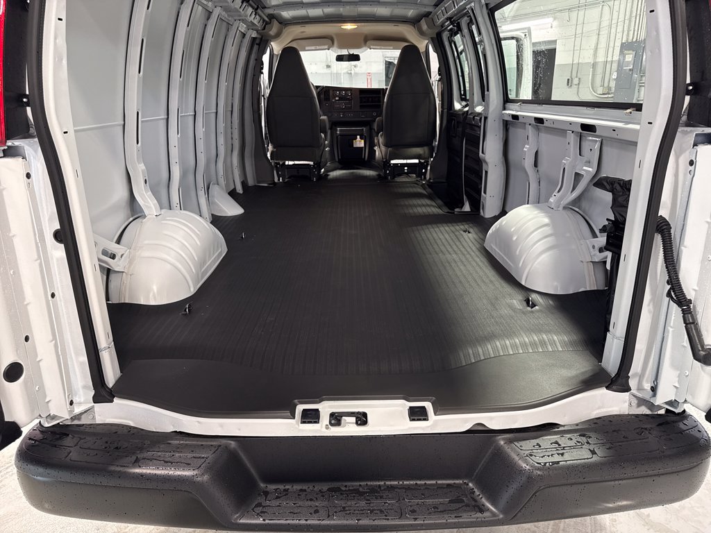 2025 Chevrolet Express Cargo Work Van - Photo 29