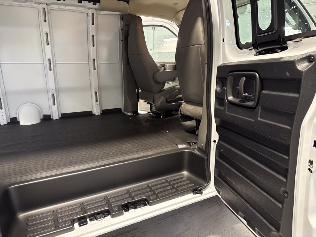 2025 Chevrolet Express Cargo Work Van - Photo 27