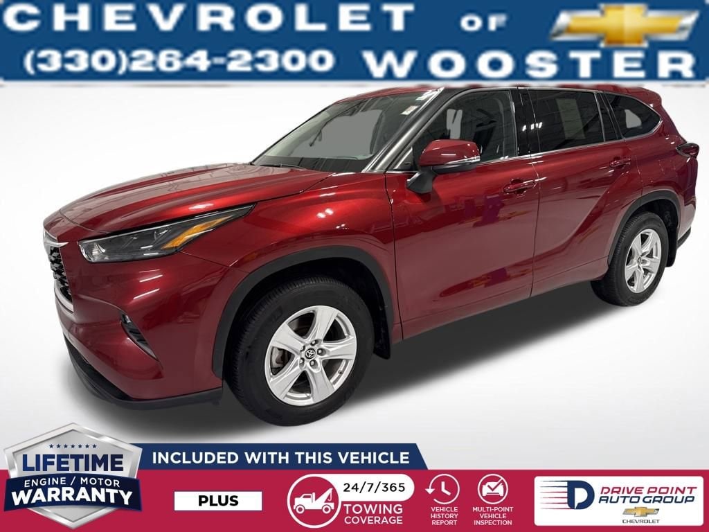 2022 Toyota Highlander LE's photo