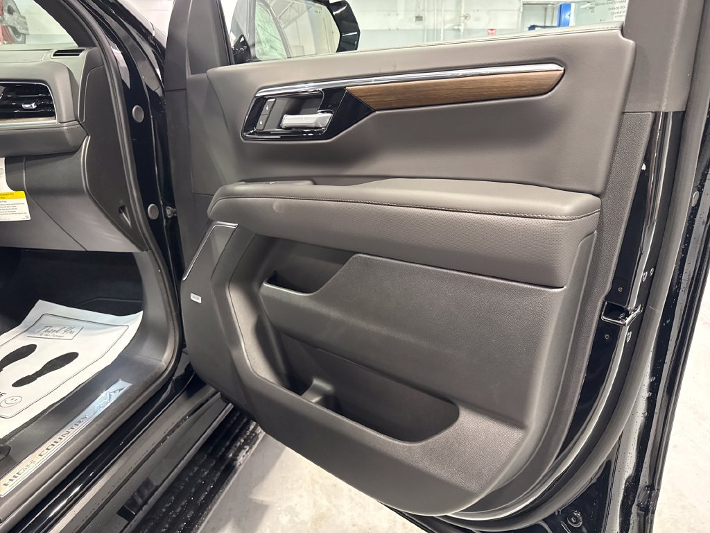 2026 Chevrolet Suburban High Country - Photo 36