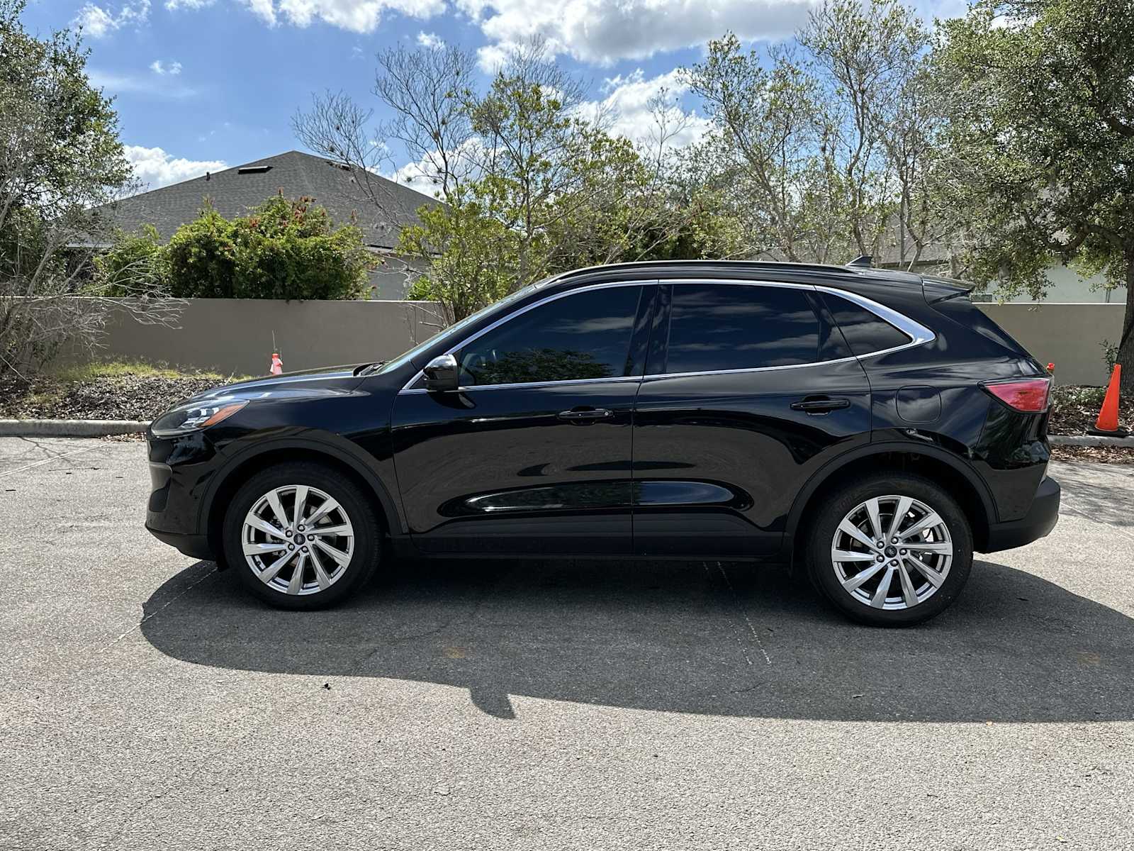 Thumbnail: 2022 Ford Escape - 3