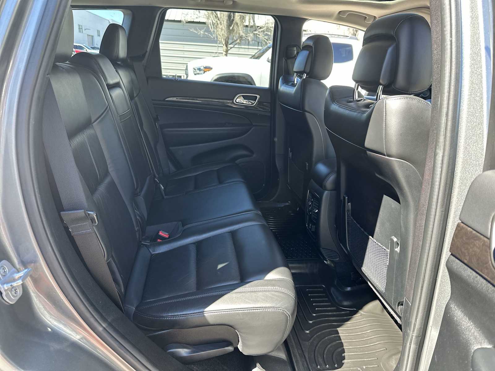 Thumbnail: 2011 Jeep Grand Cherokee - 18