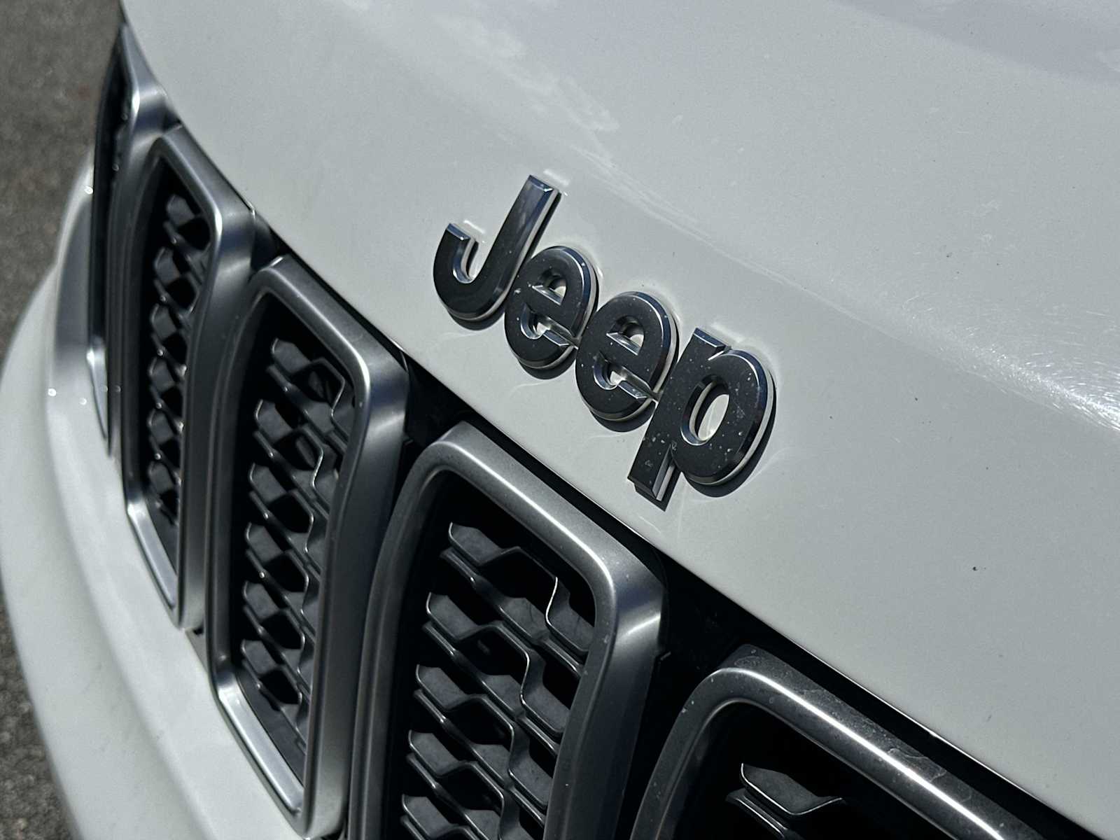 Thumbnail: 2018 Jeep Grand Cherokee - 10