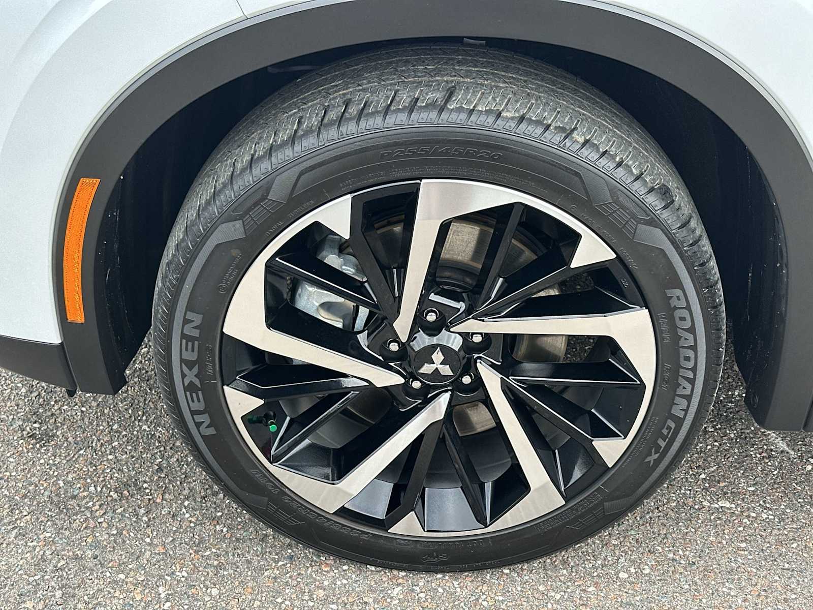 Thumbnail: 2024 Mitsubishi Outlander - 12