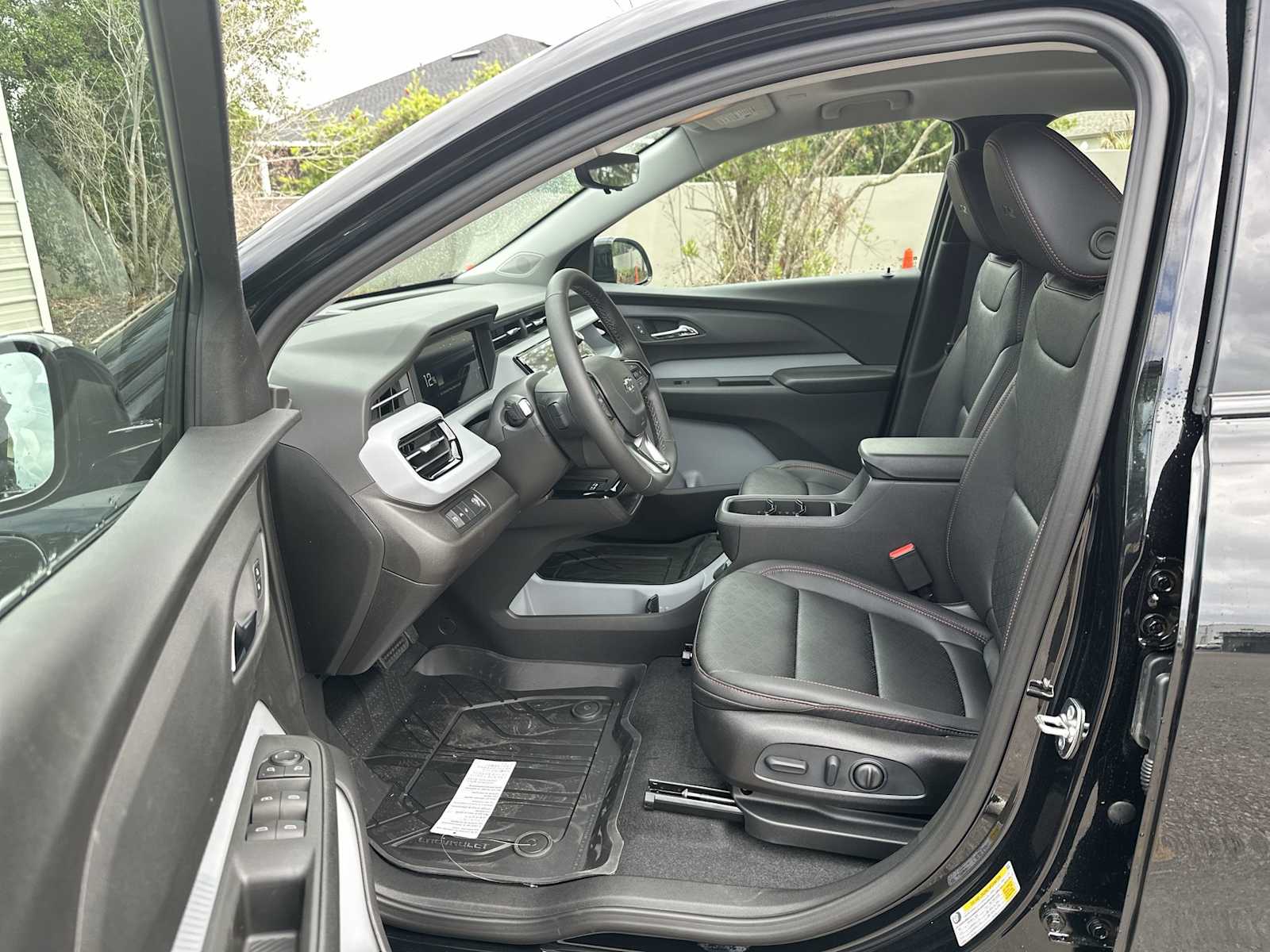 Thumbnail: 2027 Chevrolet Bolt EV - 3