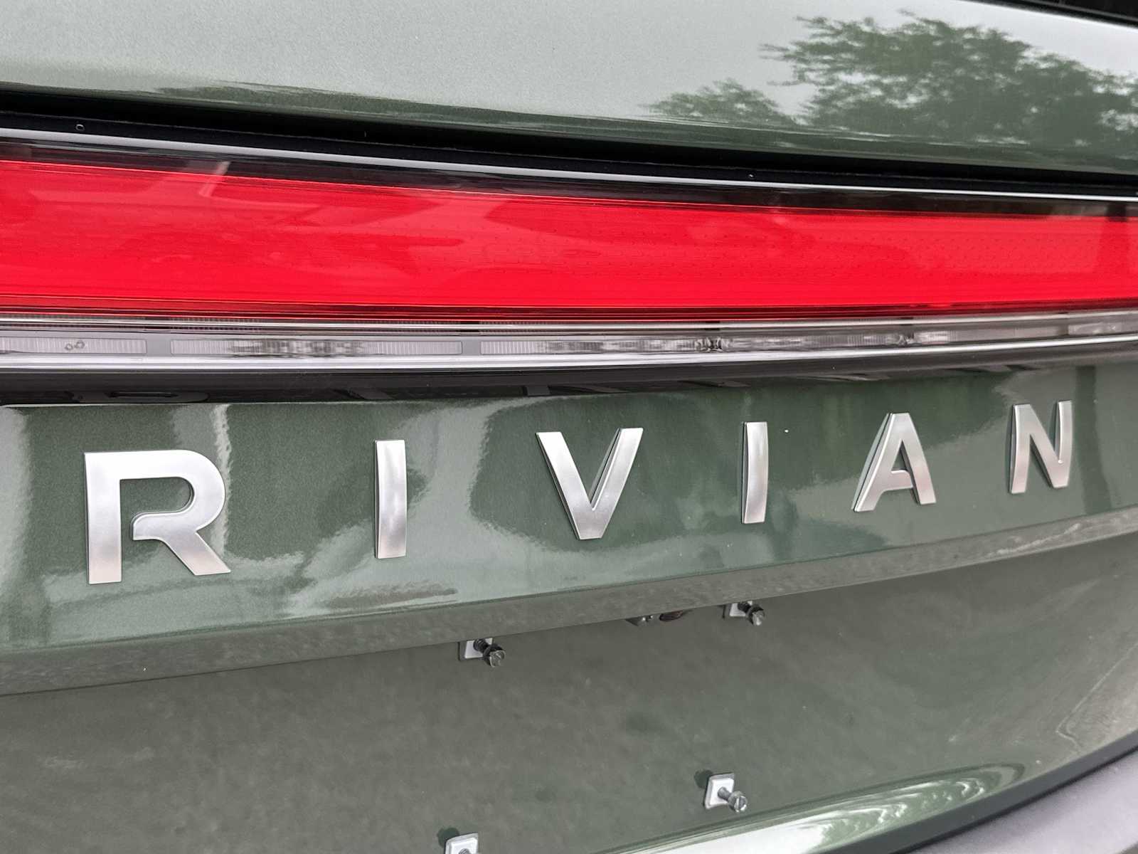 Thumbnail: 2025 Rivian R1S - 10