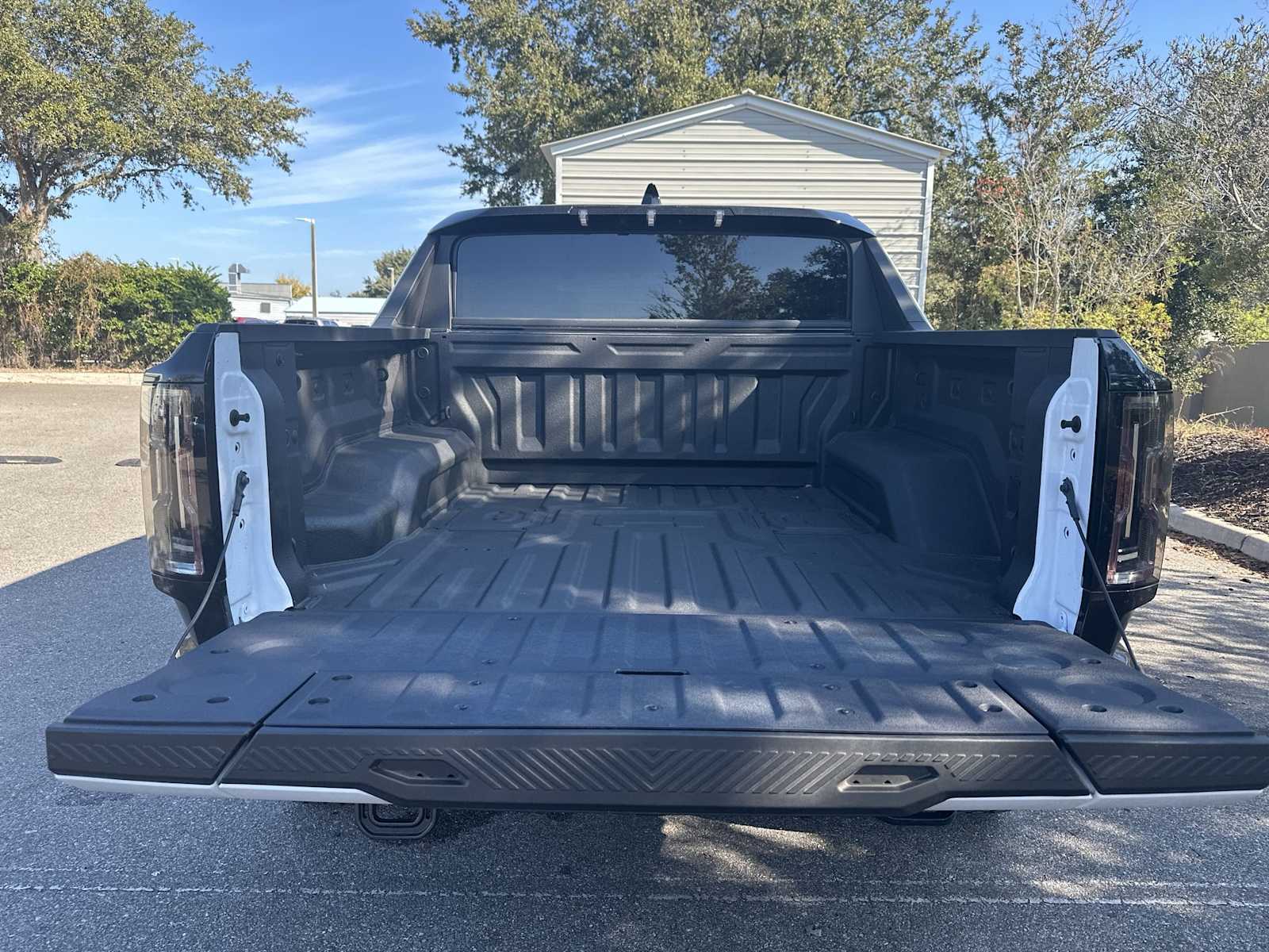 Thumbnail: 2025 GMC Hummer EV - 25