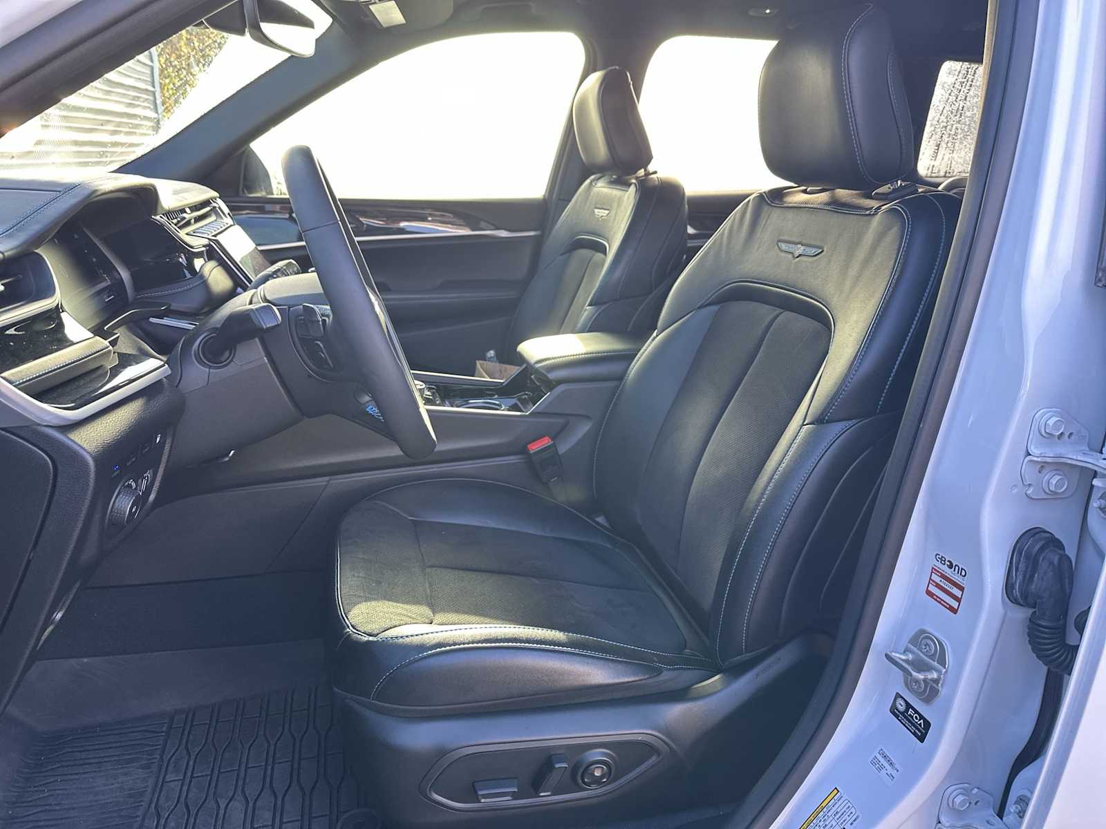 Thumbnail: 2022 Jeep Grand Cherokee - 15