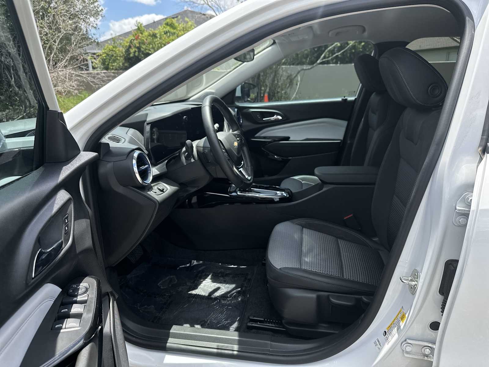 Thumbnail: 2024 Chevrolet Trax - 2