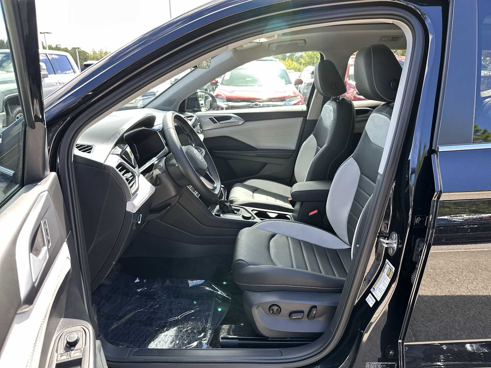 Thumbnail: 2025 Volkswagen Taos - 2