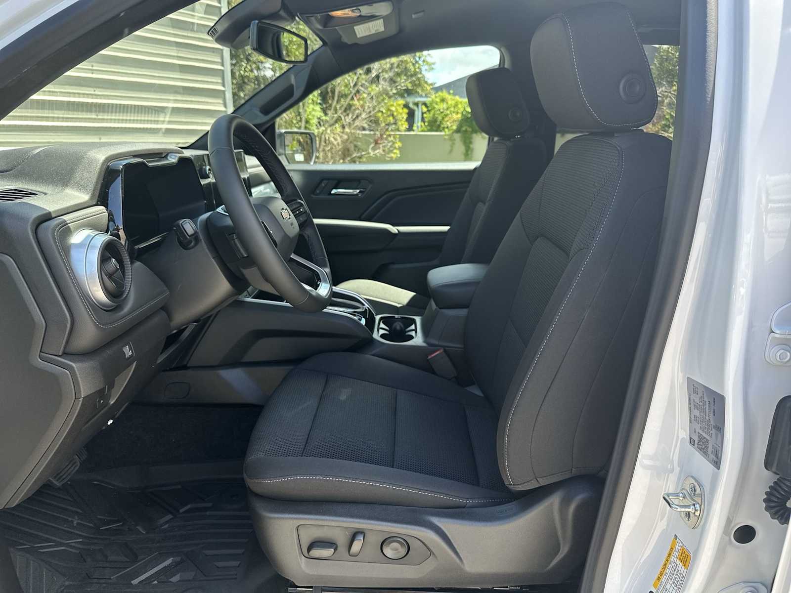 Thumbnail: 2026 Chevrolet Colorado - 15