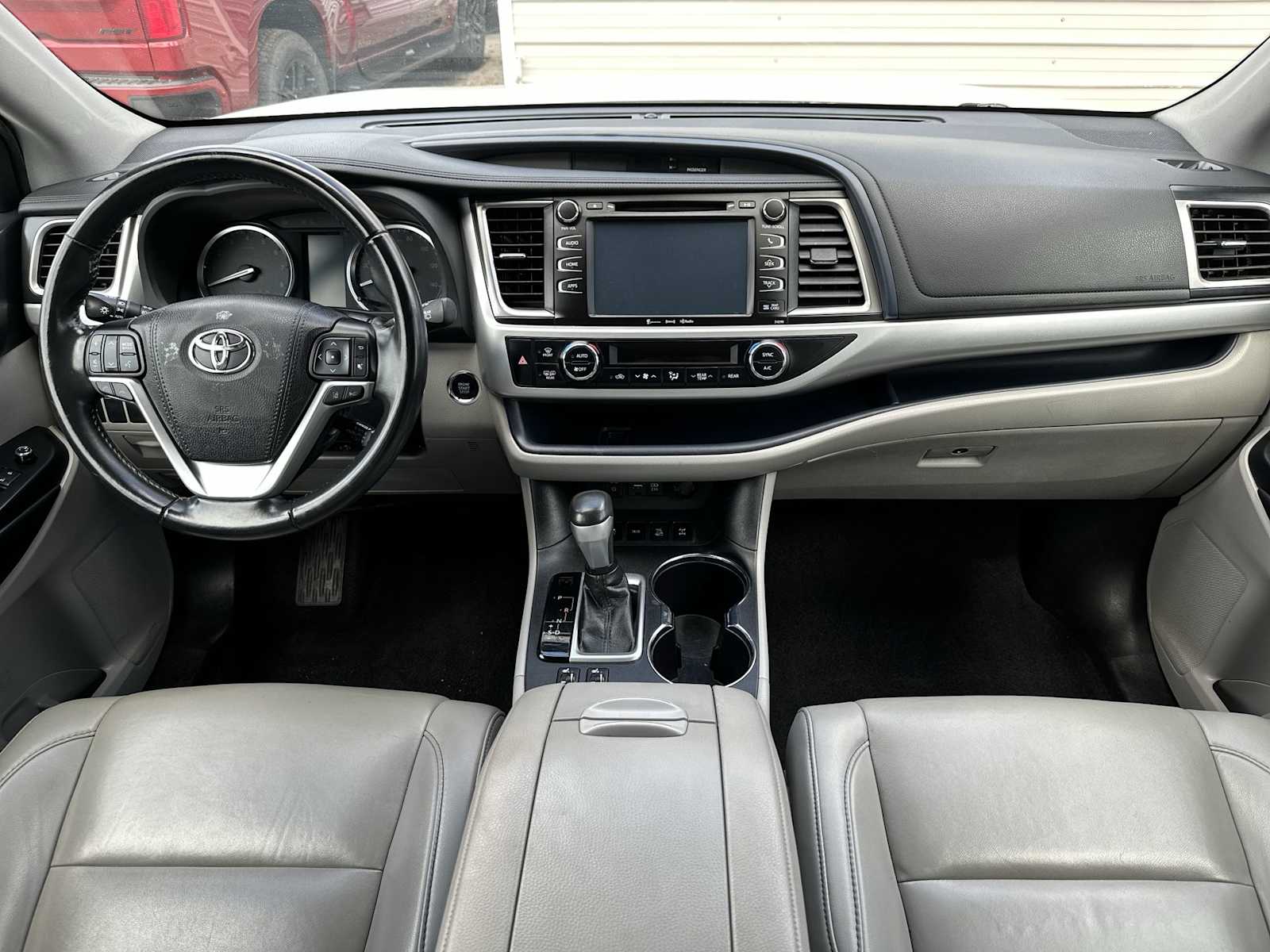 Thumbnail: 2019 Toyota Highlander - 14