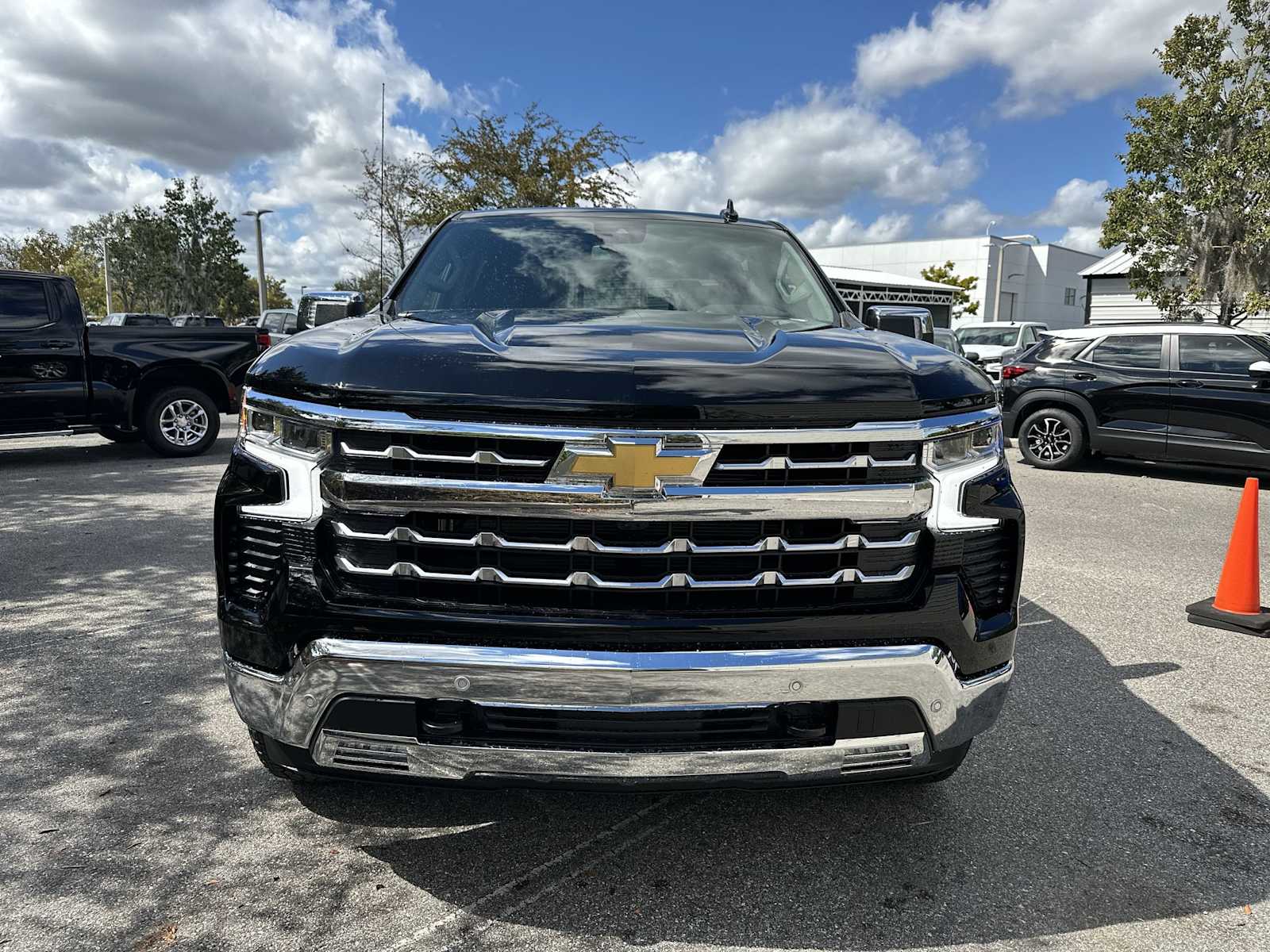Thumbnail: 2026 Chevrolet Silverado 1500 - 9