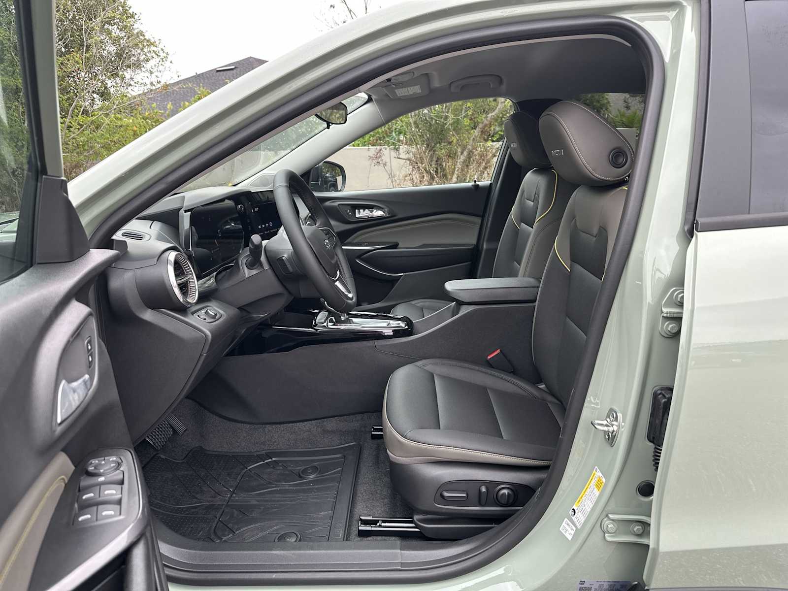 Thumbnail: 2026 Chevrolet Trax - 2