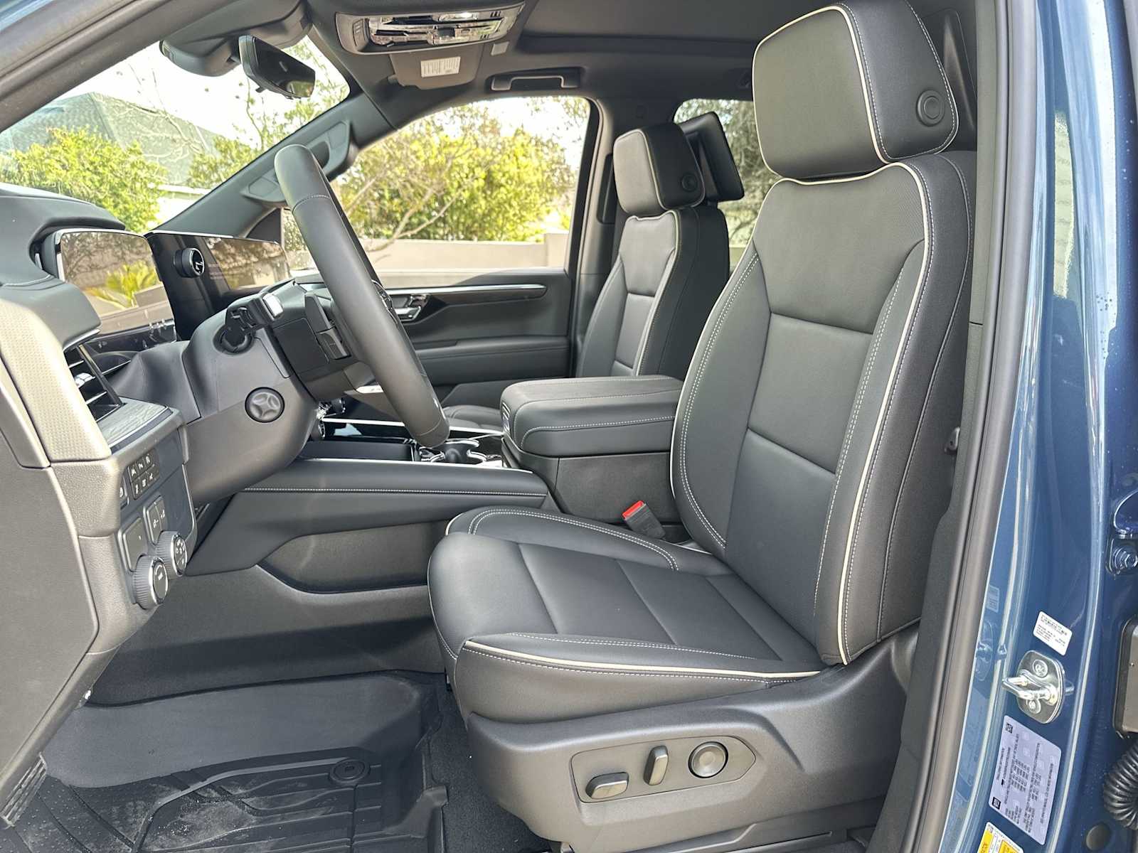 Thumbnail: 2026 Chevrolet Suburban - 15