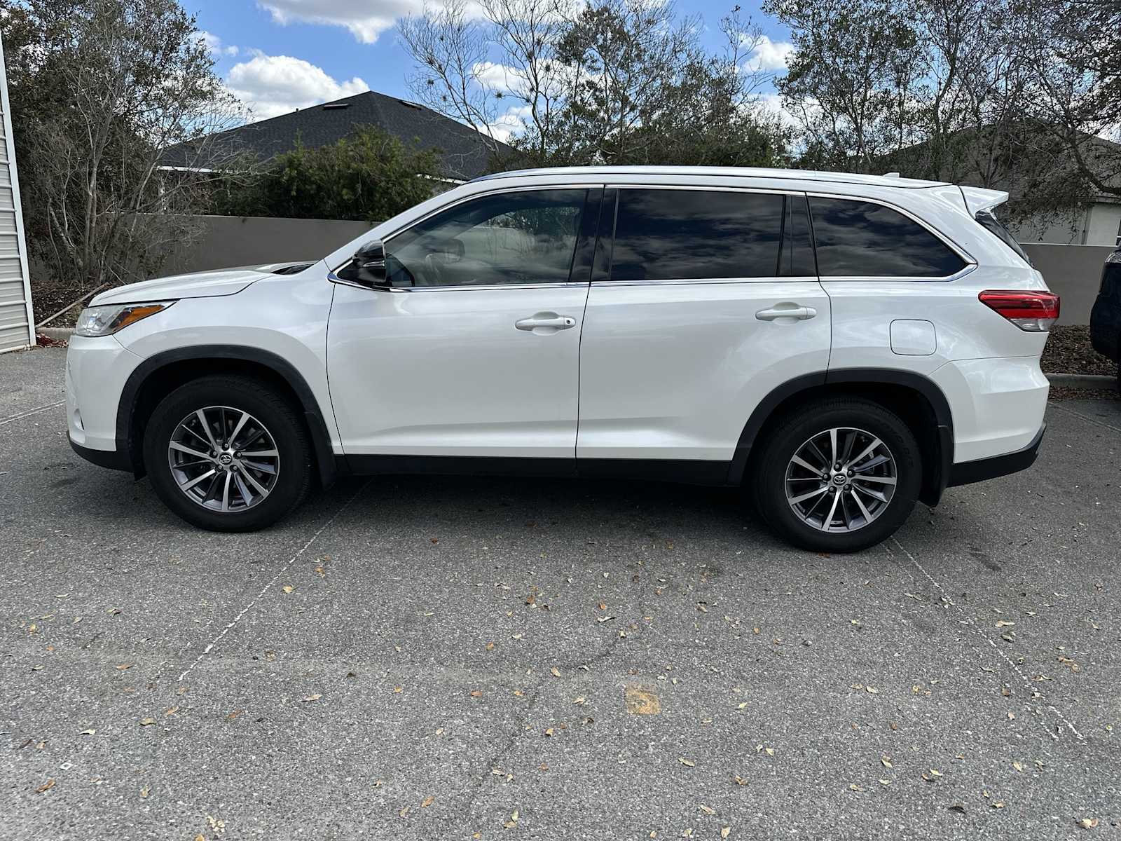 Thumbnail: 2019 Toyota Highlander - 3