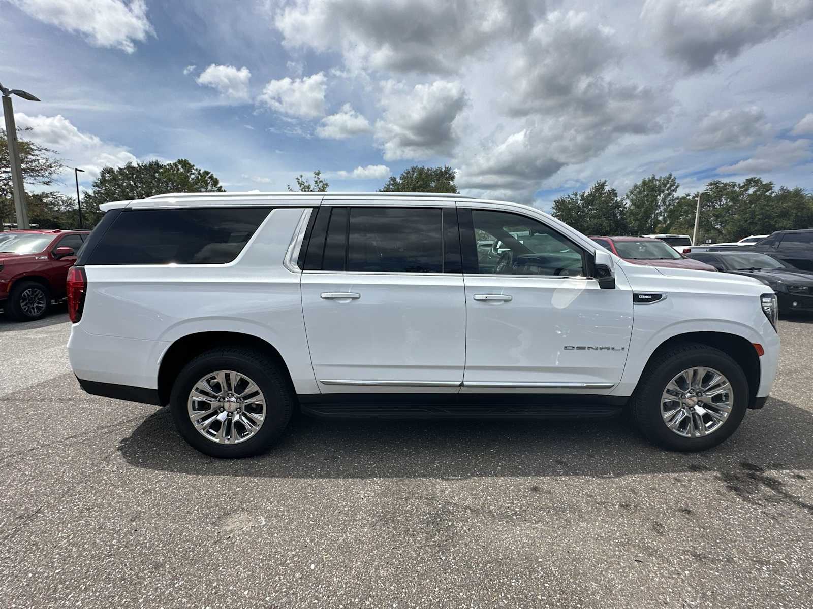 Thumbnail: 2024 GMC Yukon XL - 7