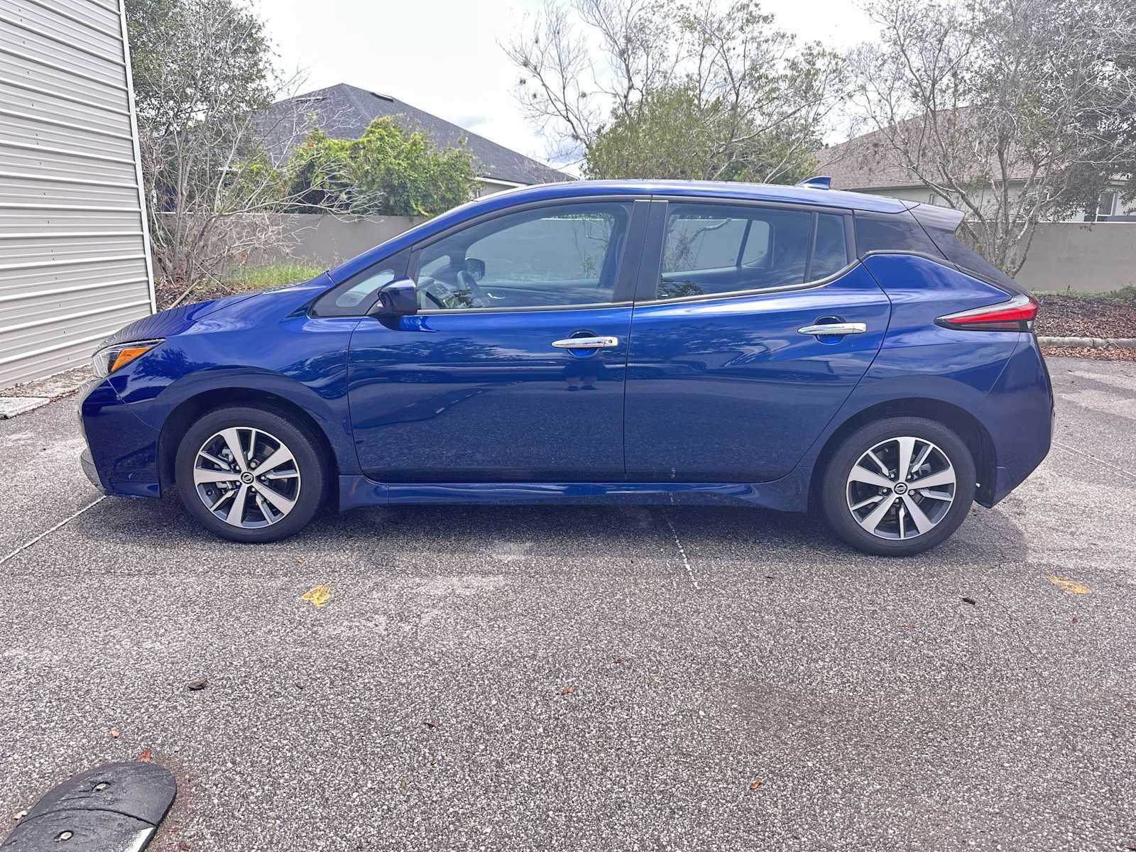Thumbnail: 2021 Nissan Leaf - 3