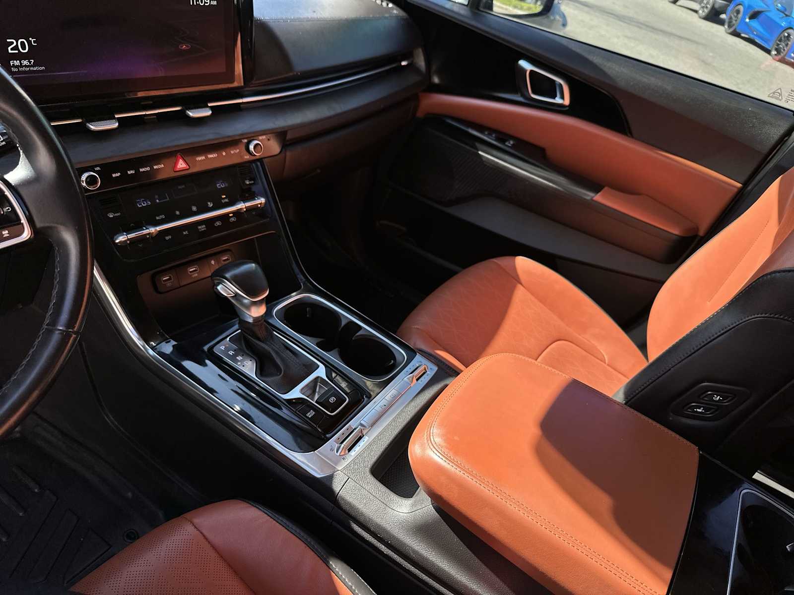 Thumbnail: 2022 Kia Carnival - 21