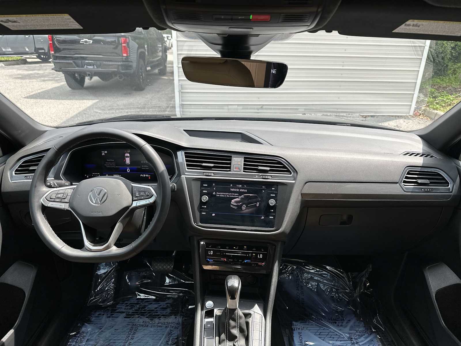 Thumbnail: 2023 Volkswagen Tiguan - 14