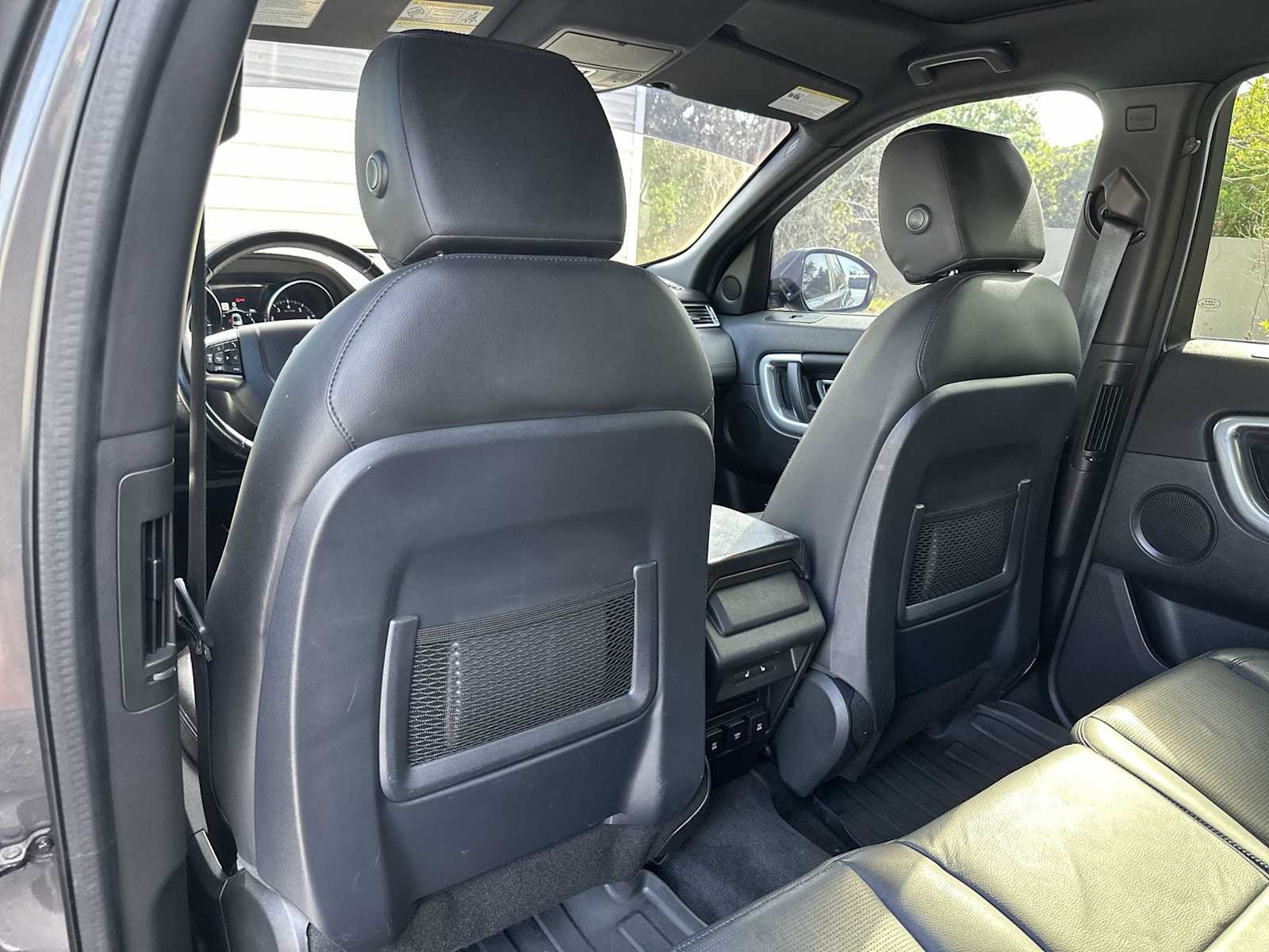 Thumbnail: 2019 Land Rover Discovery Sport - 16