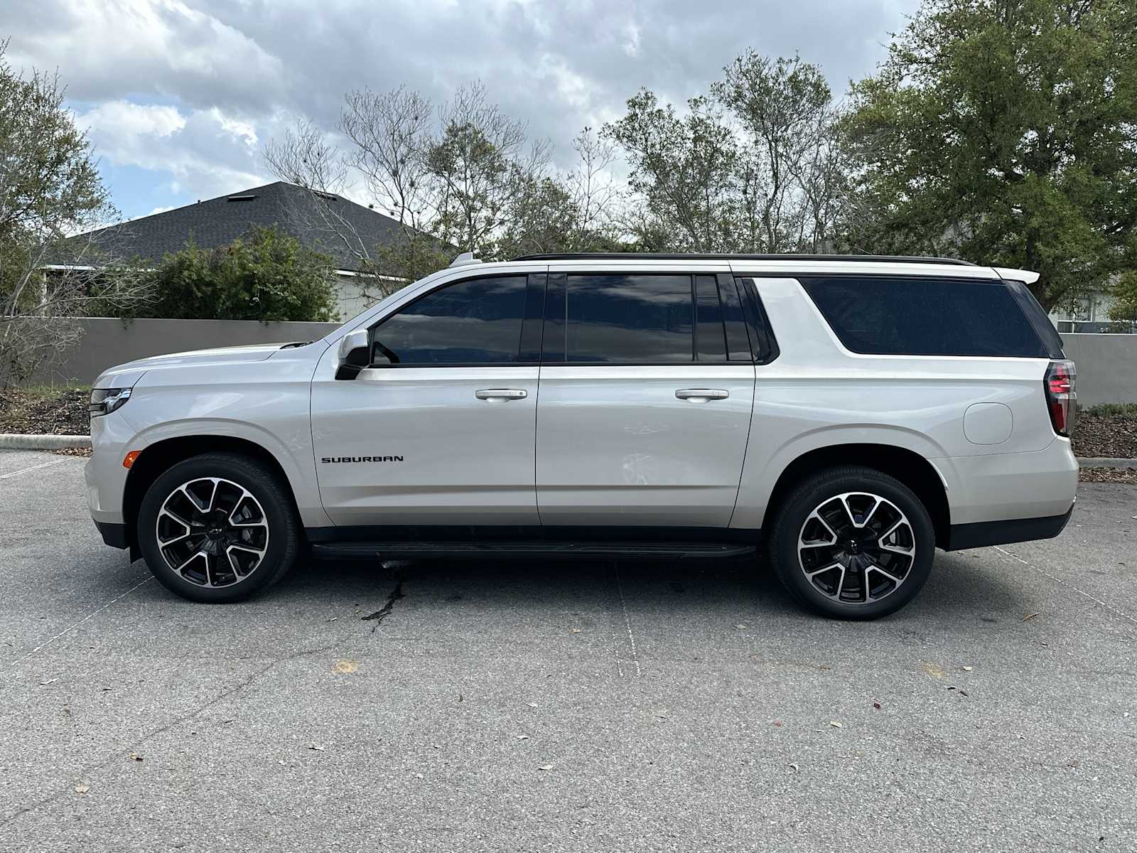 Thumbnail: 2023 Chevrolet Suburban - 3