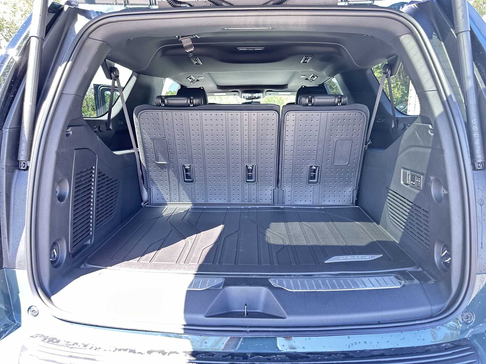 Thumbnail: 2026 Chevrolet Suburban - 26