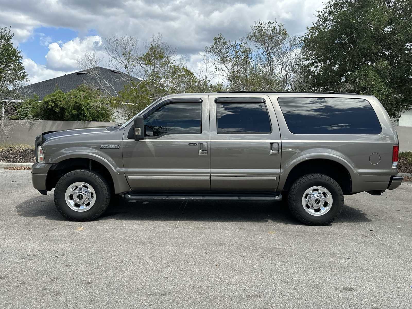 Thumbnail: 2005 Ford Excursion - 3