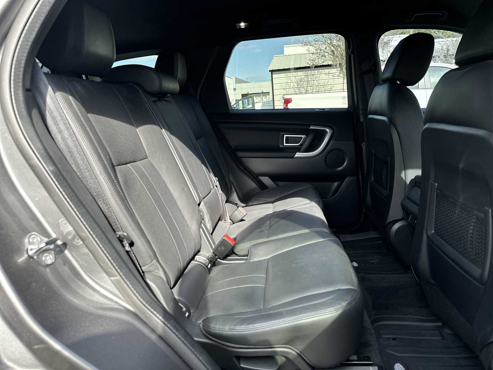 Thumbnail: 2019 Land Rover Discovery Sport - 18