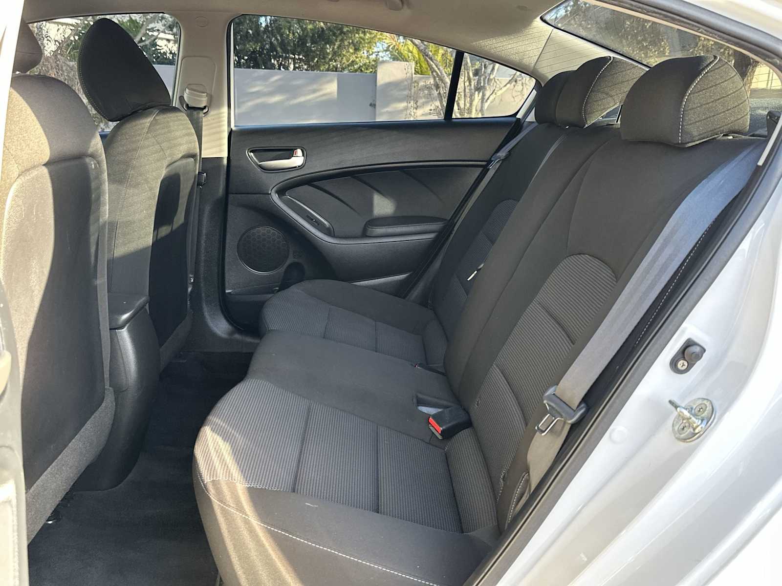 Thumbnail: 2018 Kia Forte - 17