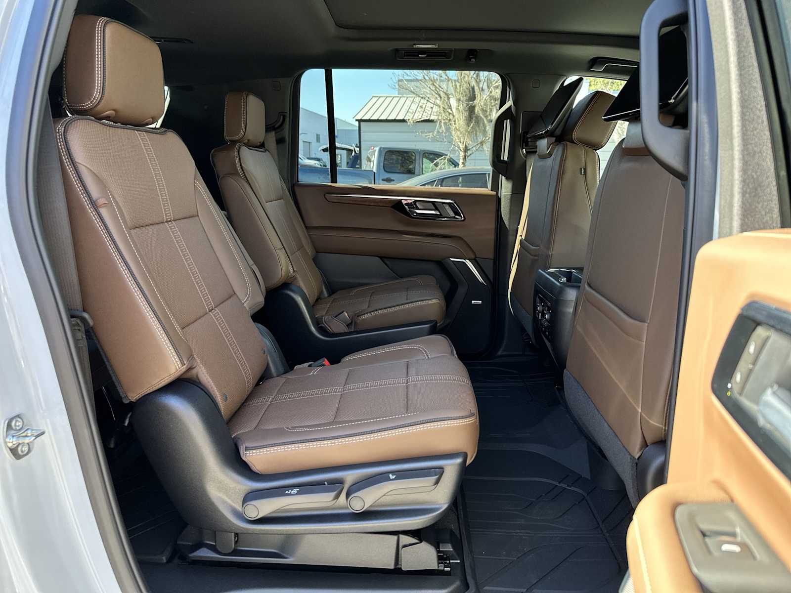 Thumbnail: 2026 Chevrolet Suburban - 19
