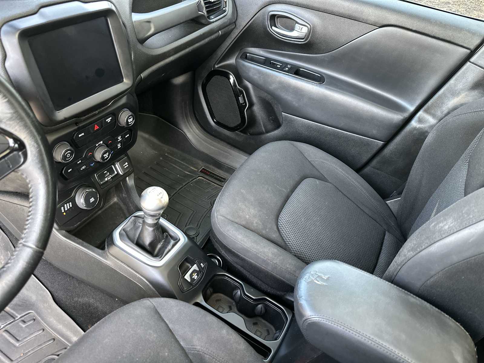 Thumbnail: 2018 Jeep Renegade - 22