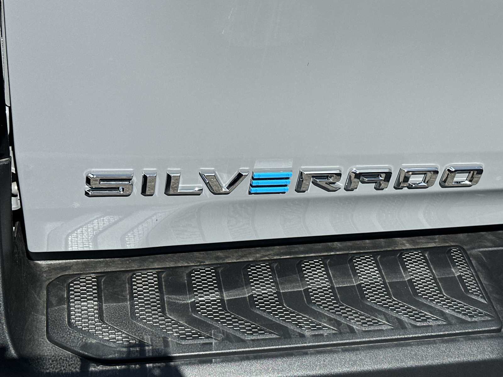 Thumbnail: 2026 Chevrolet Silverado EV - 11