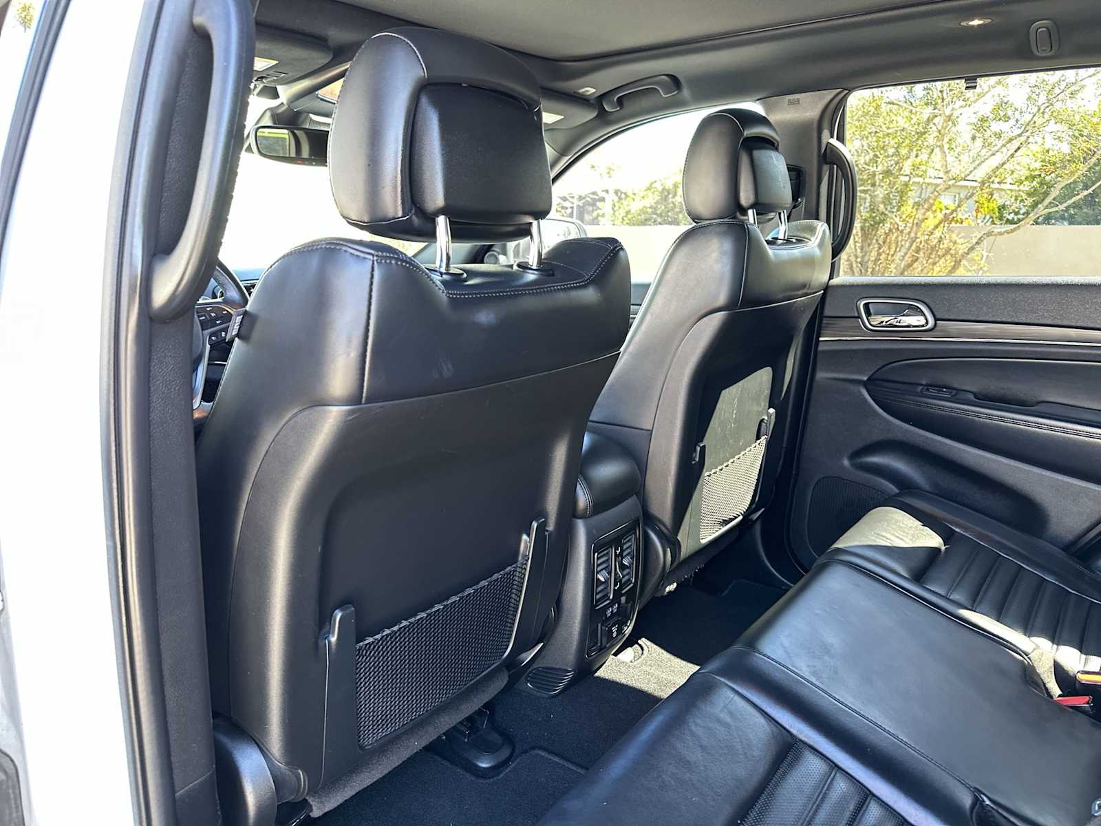 Thumbnail: 2020 Jeep Grand Cherokee - 16