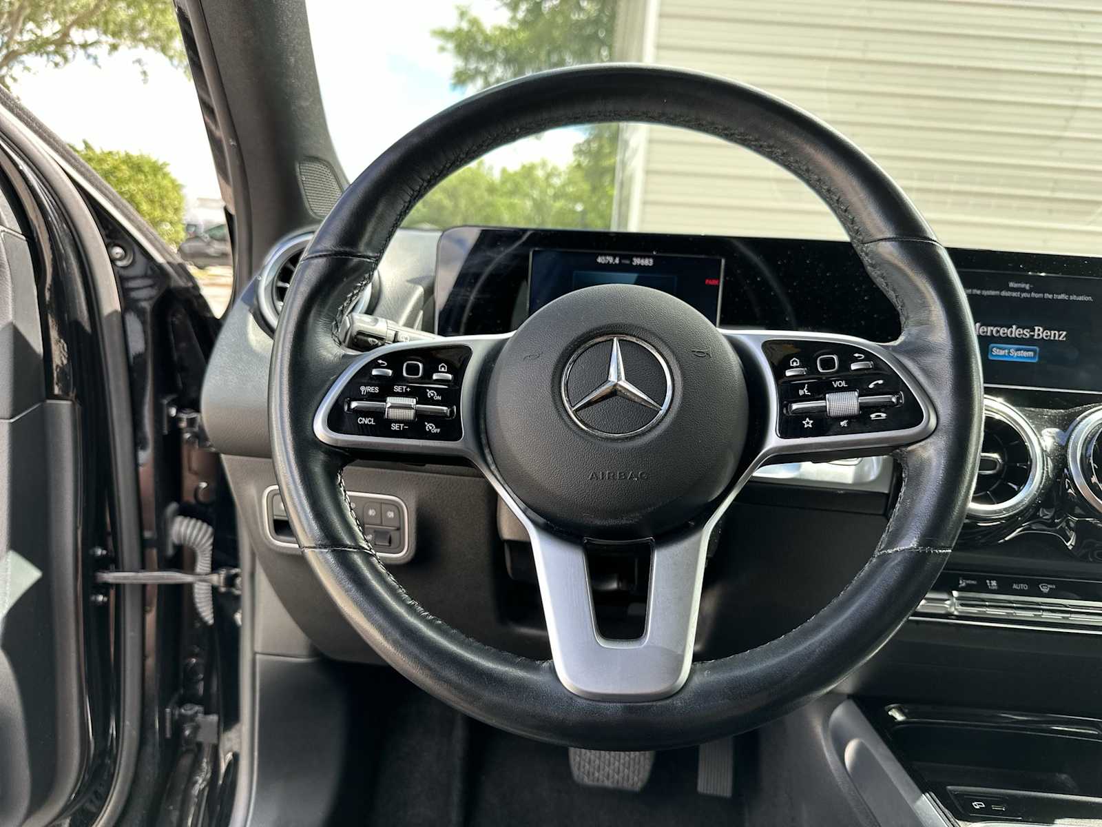 Thumbnail: 2023 Mercedes-Benz GLB - 21