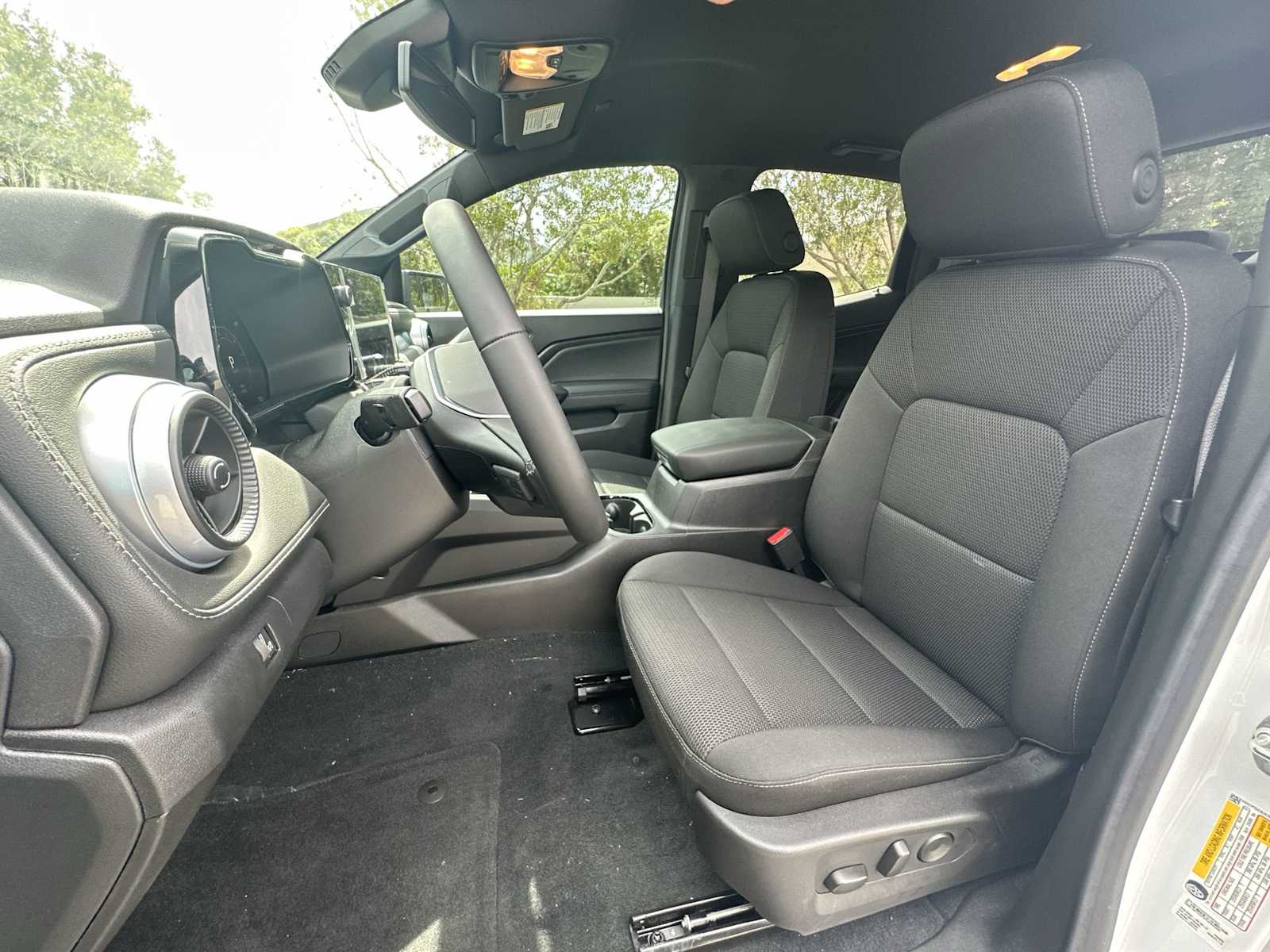 Thumbnail: 2025 Chevrolet Colorado - 15