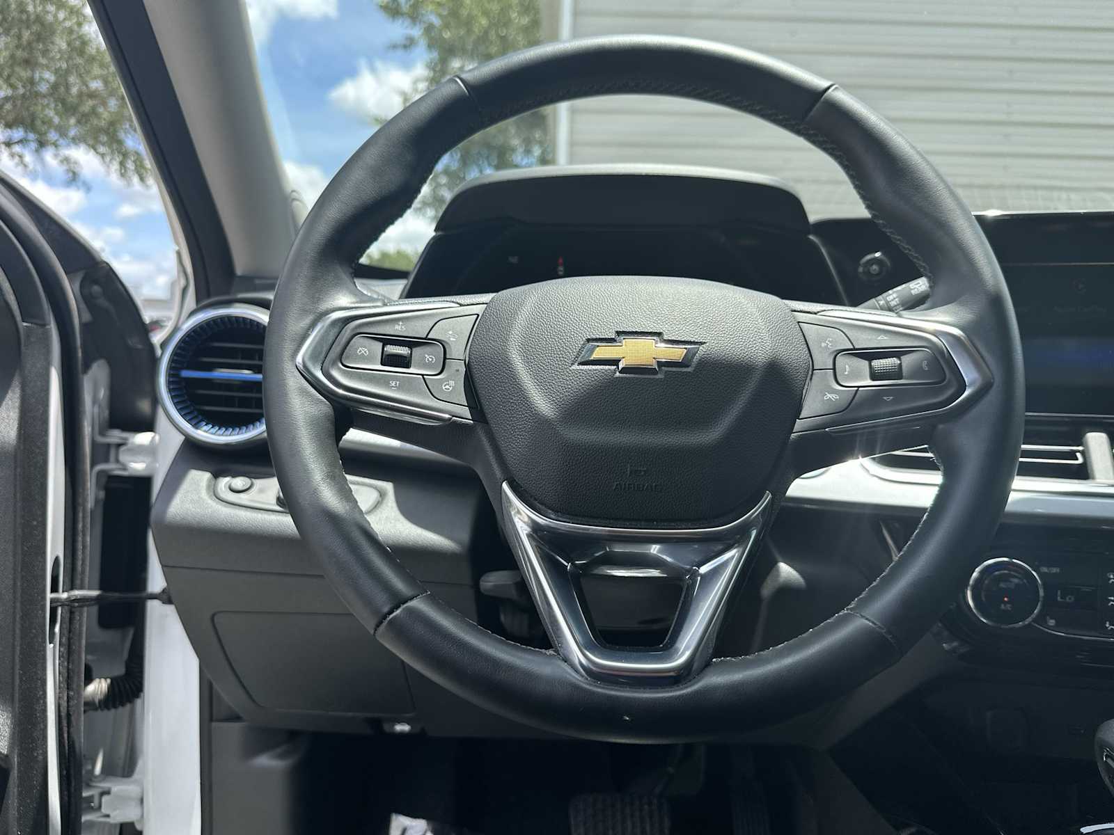 Thumbnail: 2024 Chevrolet Trax - 20