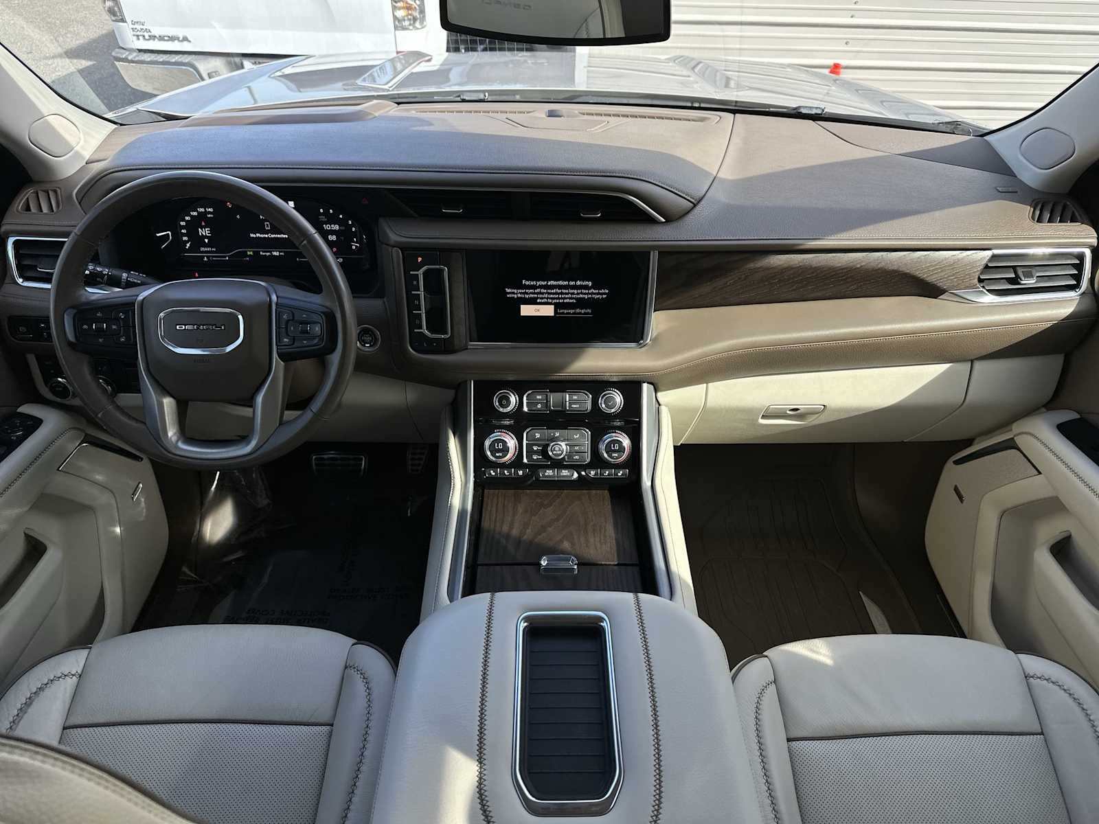 Thumbnail: 2023 GMC Yukon XL - 14