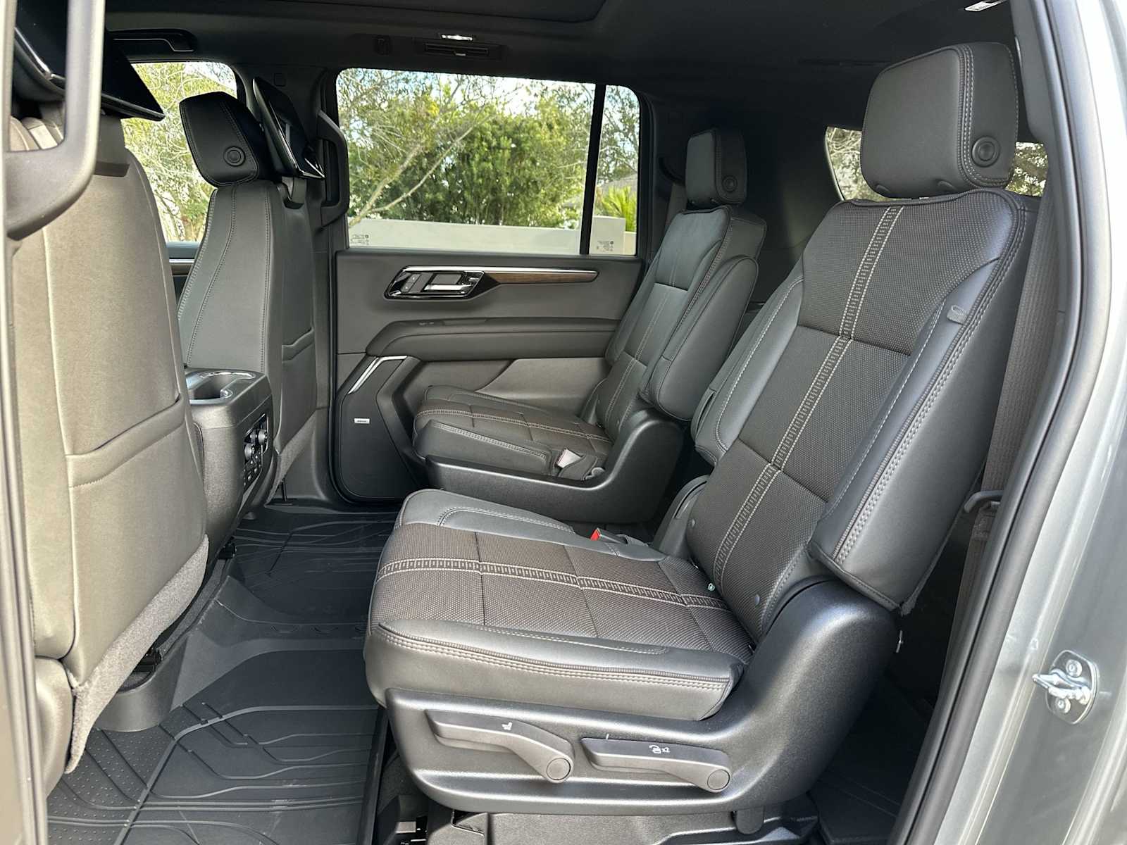 Thumbnail: 2026 Chevrolet Suburban - 18